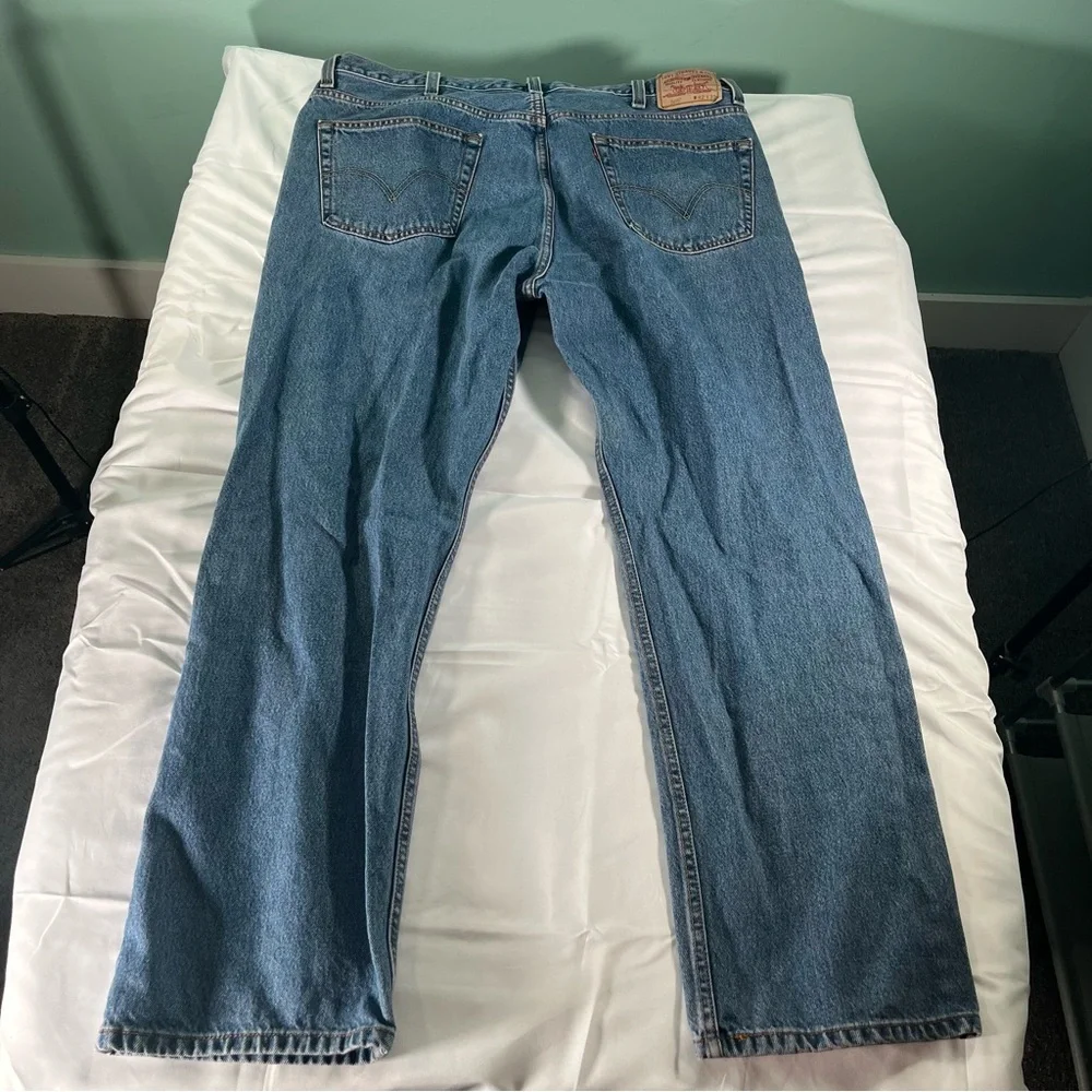 Levis ships within